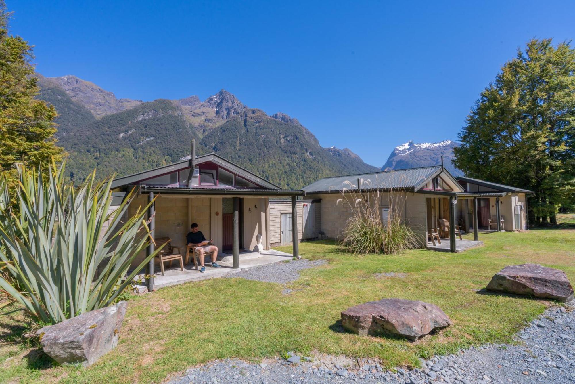 Eglinton Valley Camp Te Anau Downs Exterior photo